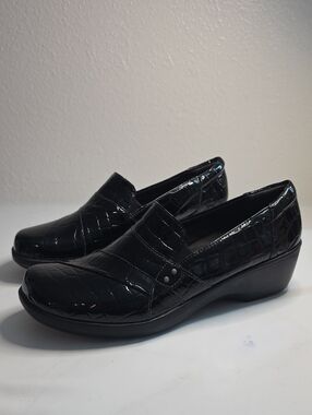 CLARKS MAY MARIGOLD BLACK PATENT CROC EMBOSSED LOAFERS LADIES 11 NEW STORE WEAR